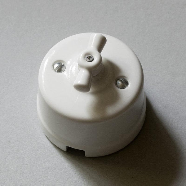 Interrupteur rotatif rétro porcelaine. Certifié VDE