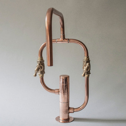 Pedestal Even is a copper tap mounted on deck, for kitchen or bathroom, suitable for outdoor use, by Switchrange.